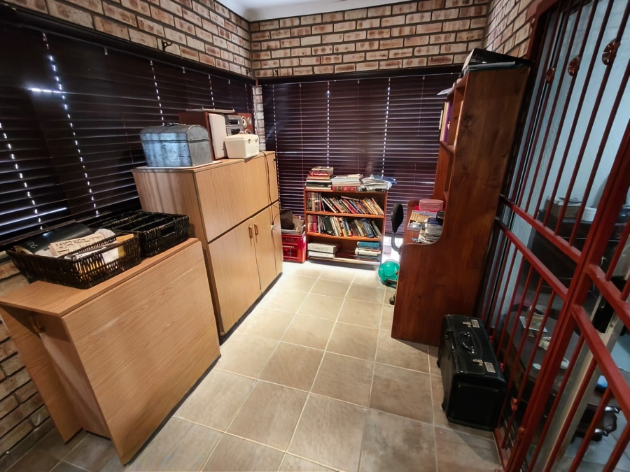 3 Bedroom Property for Sale in Protea Park North West